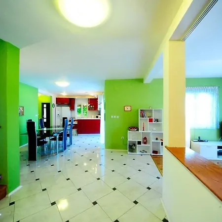 House Mari *