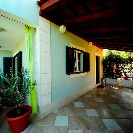House Mari Supetar